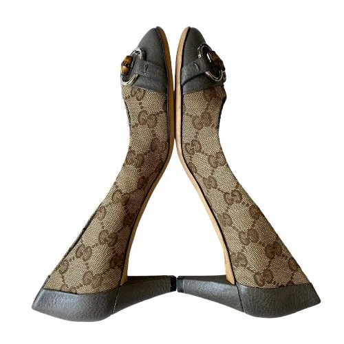 NEW GUCCI Beige GG Logo Canvas Grey Leather Cap Toe&Heels Kitten Heel Pumps, Size 36